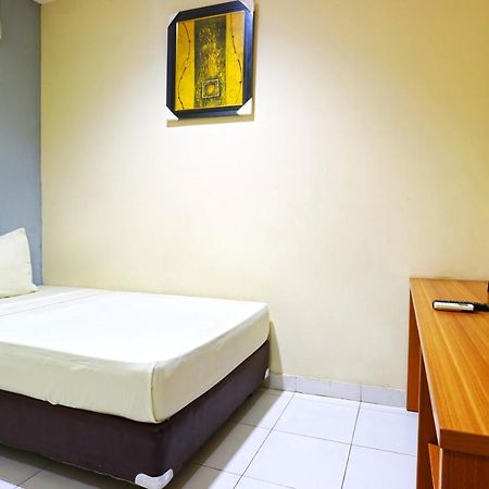 Sabrina Guest House Jakarta Exterior photo