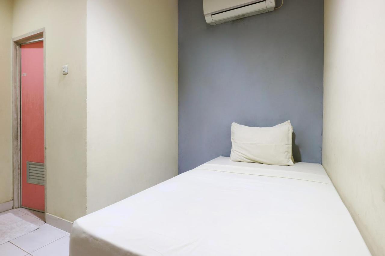 Sabrina Guest House Jakarta Exterior photo